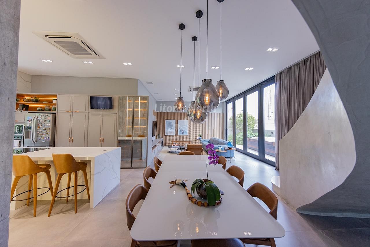 Casa à venda com 4 quartos, 4 suítes, 4 vagas e 380m² no Centro, Balneário Camboriú (SC) — foto 7 de 23