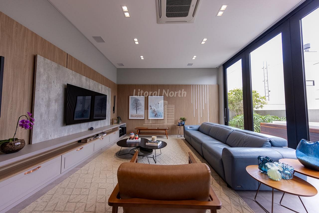 Casa à venda com 4 quartos, 4 suítes, 4 vagas e 380m² no Centro, Balneário Camboriú (SC) — foto 3 de 23