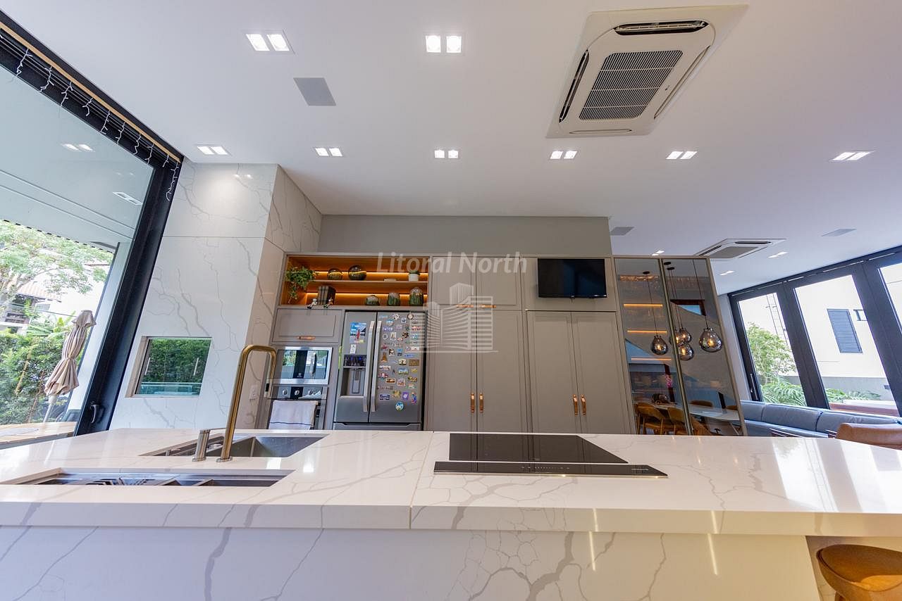 Casa à venda com 4 quartos, 4 suítes, 4 vagas e 380m² no Centro, Balneário Camboriú (SC) — foto 9 de 23