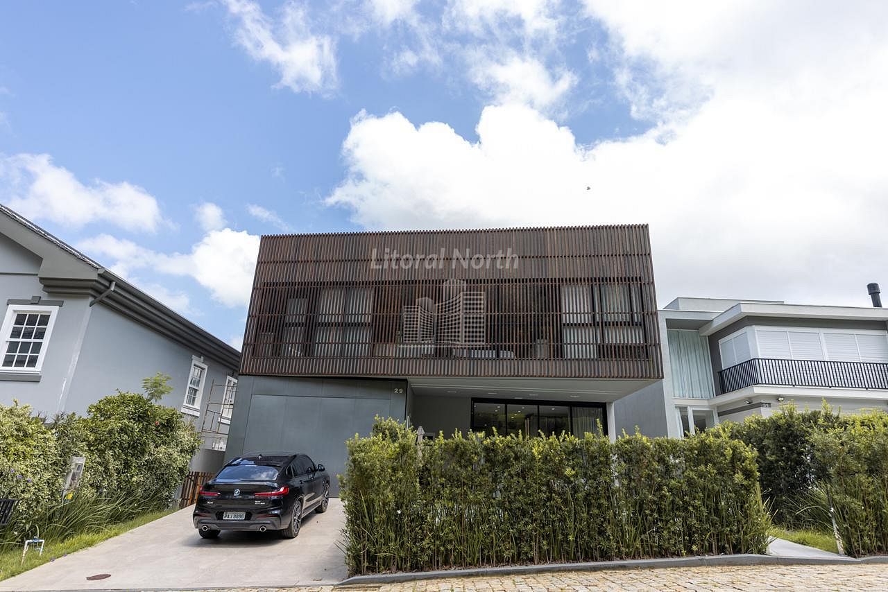 Casa à venda com 4 quartos, 4 suítes, 4 vagas e 380m² no Centro, Balneário Camboriú (SC) — foto 2 de 23