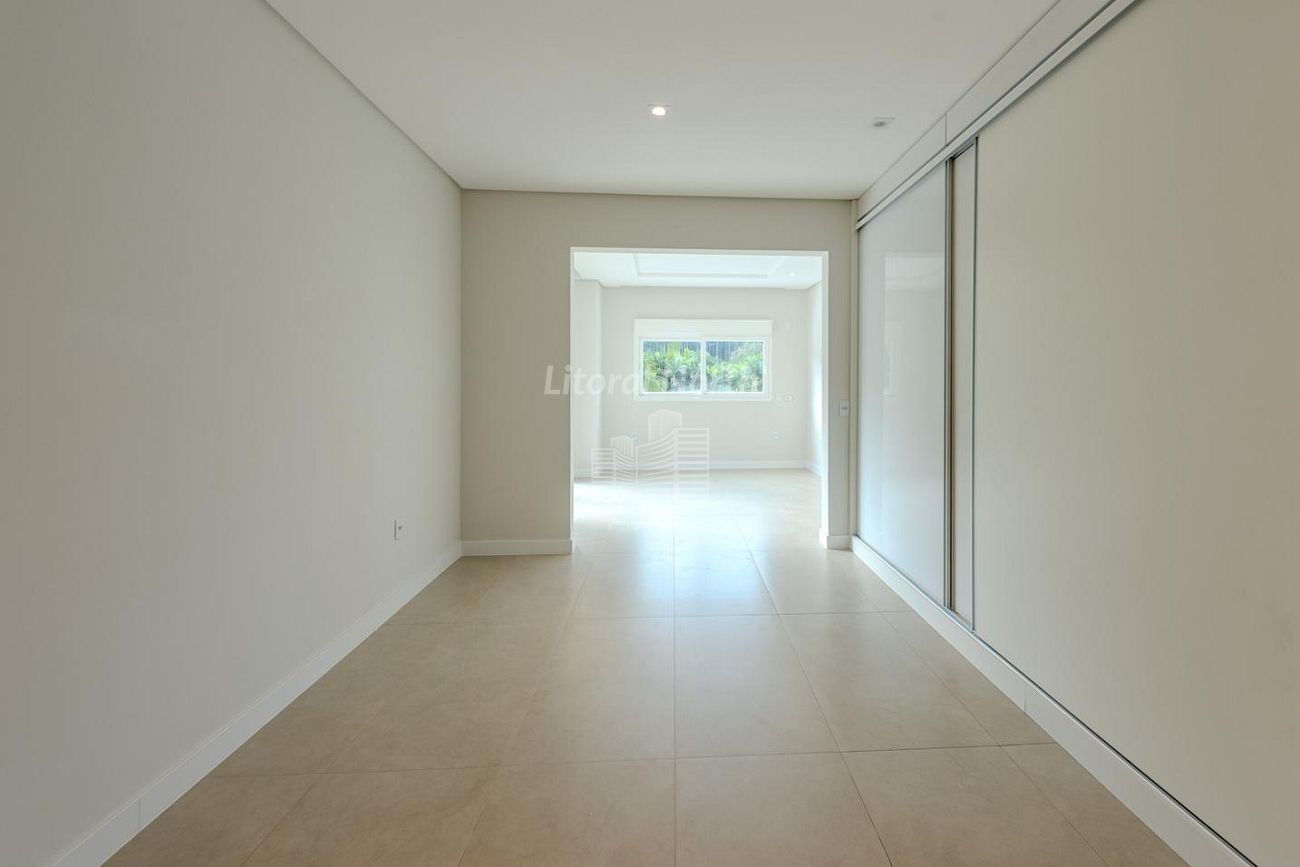 Casa à venda com 4 quartos, 4 suítes, 4 vagas e 375m² no Ariribá, Balneário Camboriú (SC) — foto 21 de 30
