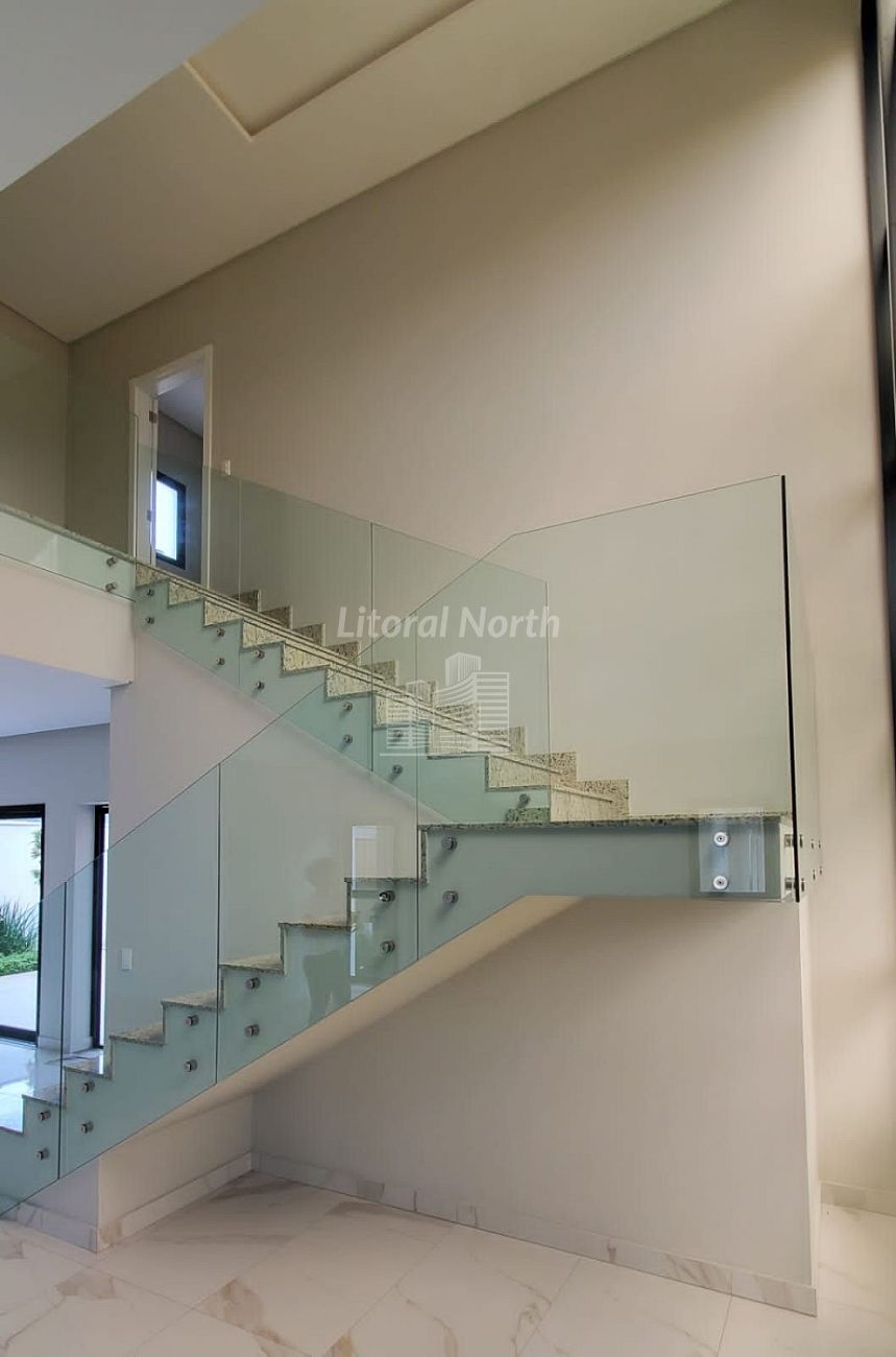 Casa à venda com 4 quartos, 4 suítes, 4 vagas e 250m² no Barra, Balneário Camboriú (SC) — foto 11 de 14