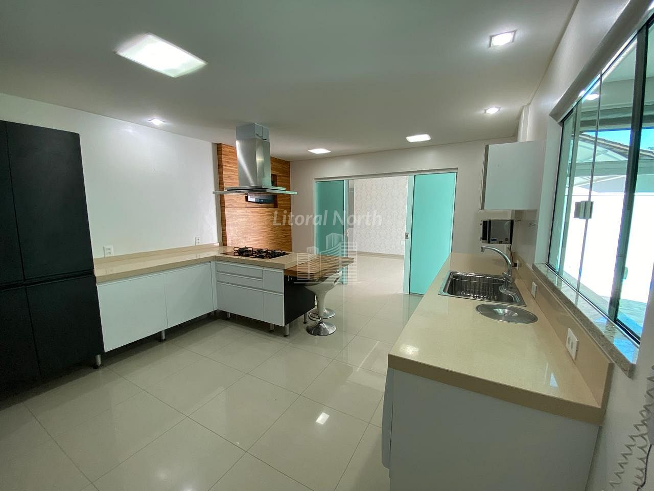 Casa à venda com 6 quartos, 5 suítes, 4 vagas e 496m² no Centro, Balneário Camboriú (SC) — foto 4 de 30