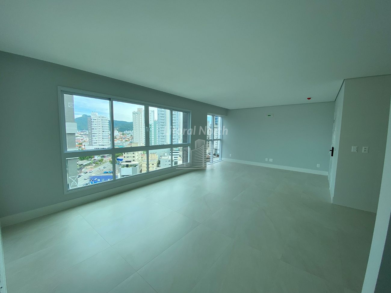 Apartamento à venda com 4 quartos, 3 suítes, 2 vagas e 132m² no Centro, Balneário Camboriú (SC) — foto 9 de 28