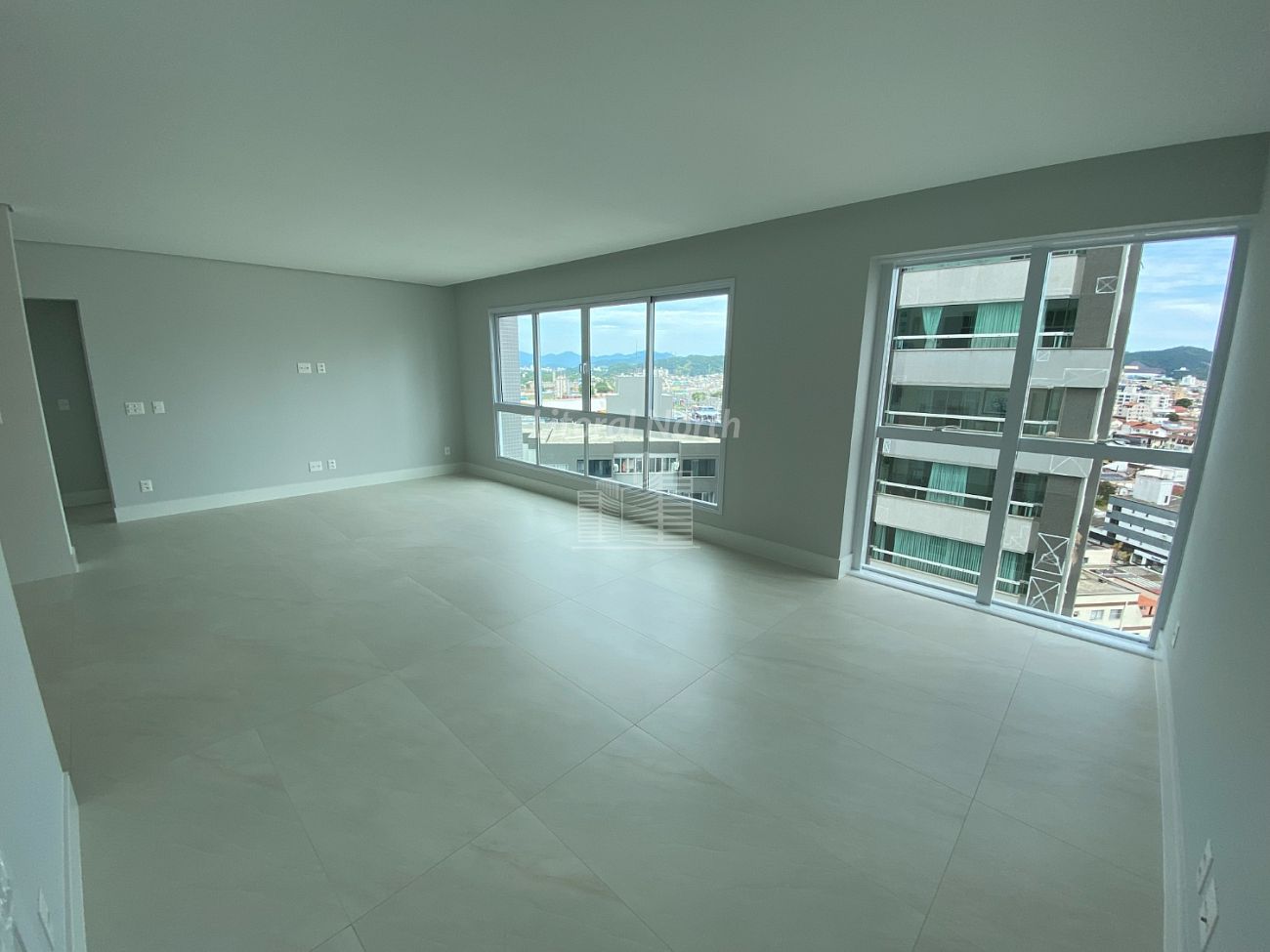Apartamento à venda com 4 quartos, 3 suítes, 2 vagas e 132m² no Centro, Balneário Camboriú (SC) — foto 4 de 28
