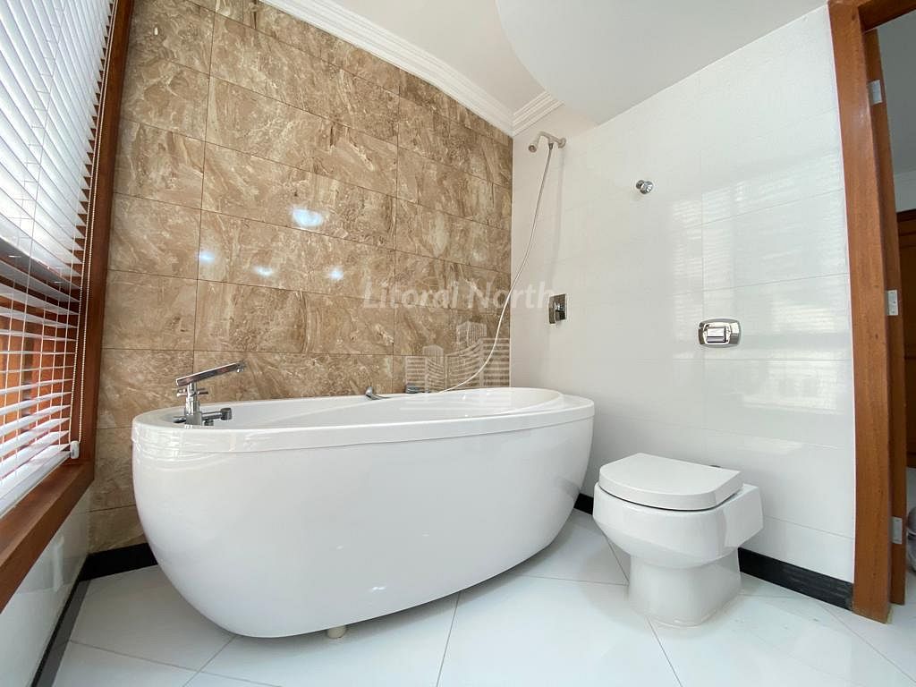 Apartamento à venda com 3 quartos, 3 suítes, 2 vagas e 223m² no Centro, Balneário Camboriú (SC) — foto 14 de 17