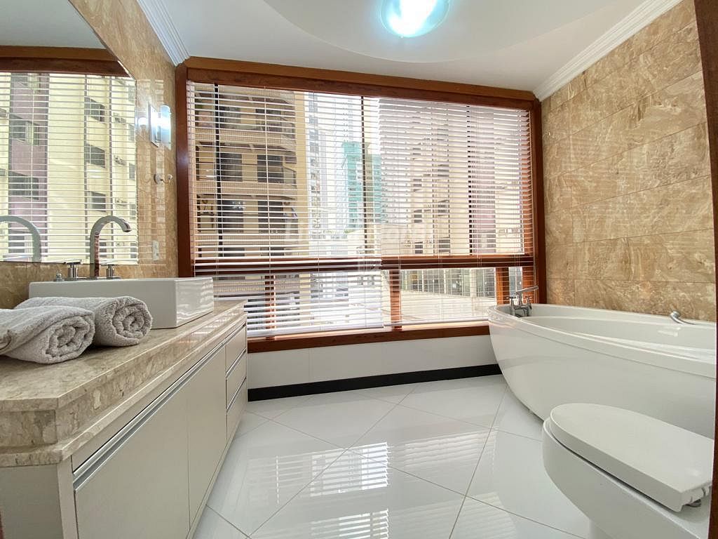 Apartamento à venda com 3 quartos, 3 suítes, 2 vagas e 223m² no Centro, Balneário Camboriú (SC) — foto 13 de 17
