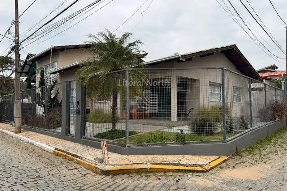Casa de 3 quartos, 300m² no bairro Cabeçudas, em Itajaí | Eu Corretor