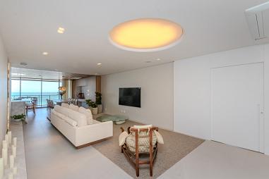 Amplo com quatro suítes, com 3 vagas garagem, com VISTA PAR AO MAR na Praia Brava