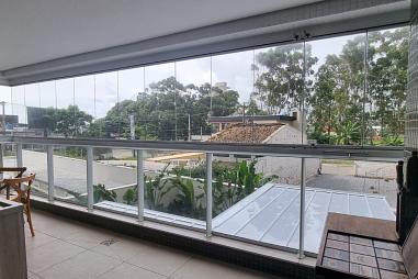 Mobiliado 3 dormitórios (1 suíte),  2 Vagas, com VISTA PARA O MAR na Praia Brava