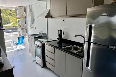 2 dormitorios, sendo 1 suite , 1 vaga de garagem