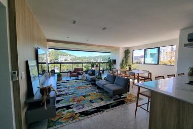 Apartamento Alto Padrão na Praia Brava: 3 Suítes, Terraço Privativo e 3 Vagas Livres no Colina da Brava