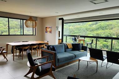 Alto Padrão no Colina da Brava (andar alto): 3 Suítes, 3 Vagas Individuais e Vista Panorâmica para a Mata – Praia Brava, Itajaí