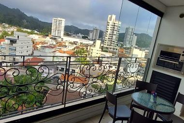 Apartamento à venda no Bairro Fazenda, Itajaí | 2 dormitórios (1 suíte) | Sacada com churrasqueira | 1 vaga