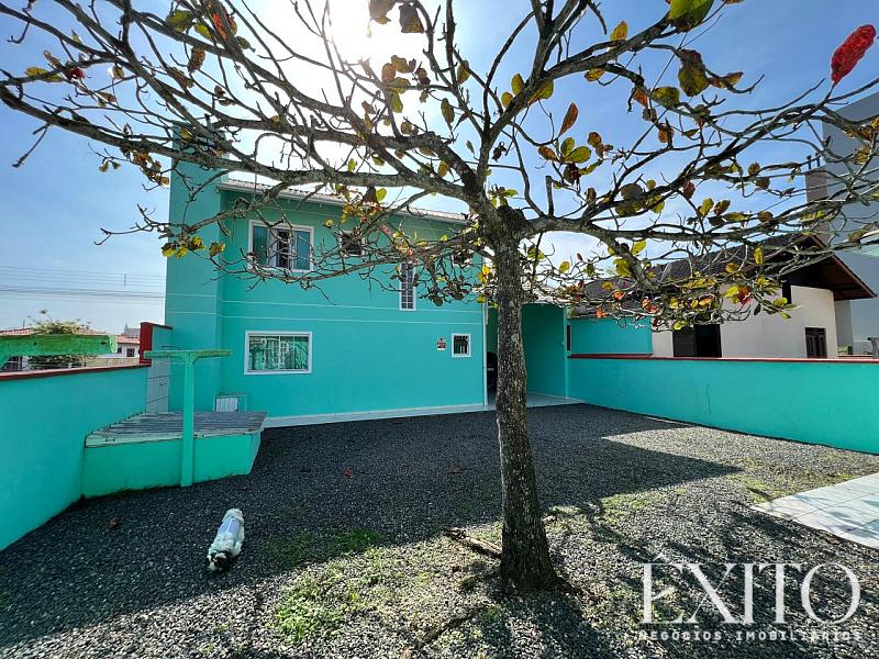 Casa com 3 su�tes 6