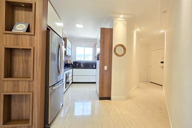 Apartamento mobiliado com 03 dormitórios na Praia de Bombas - Bombinhas (SC)