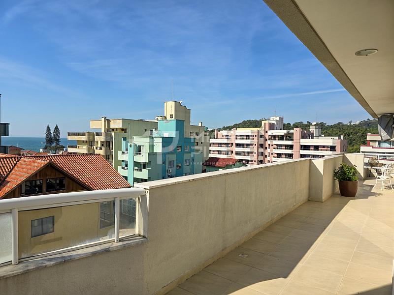Cobertura finamente mobiliada com vista mar na Praia de Bombas - Bombinhas (SC) — foto 18