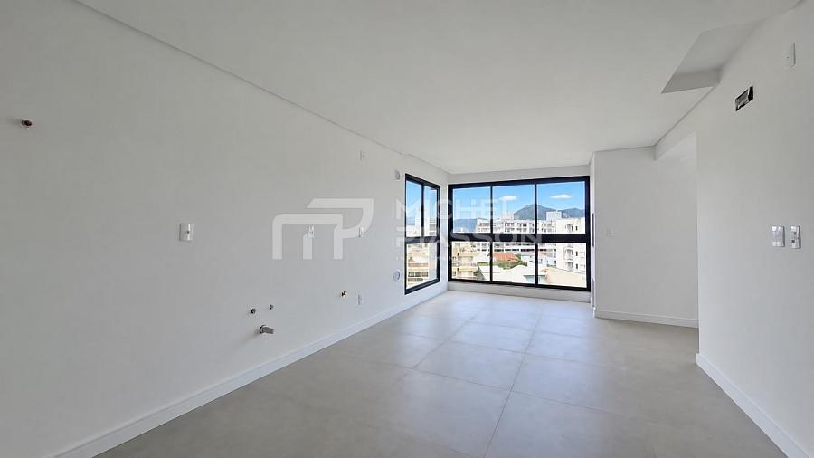 Apartamento amplo com 03 su�tes na Praia de Mariscal 1