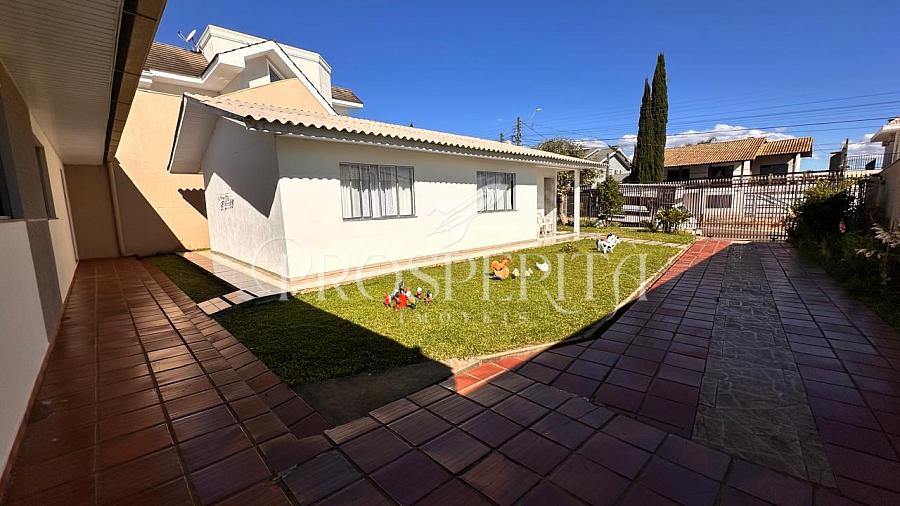 CASA COM AMPLO TERRENO A VENDA NO BONSUCESSO 1