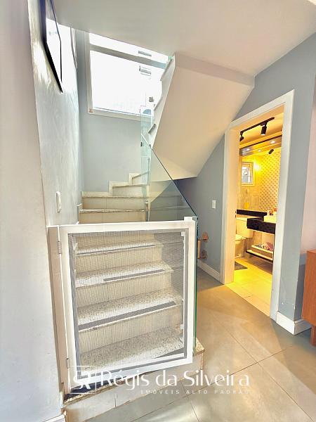 Casa � venda no Condom�nio Schneider, em Novo Hamburgo. 146 m�, 3 dormit�rios, su�te com closet, piscina aquecida, churrasqueira e 2 vagas. 11