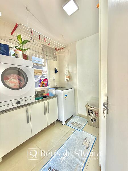 Casa � venda no Condom�nio Schneider, em Novo Hamburgo. 146 m�, 3 dormit�rios, su�te com closet, piscina aquecida, churrasqueira e 2 vagas. 10