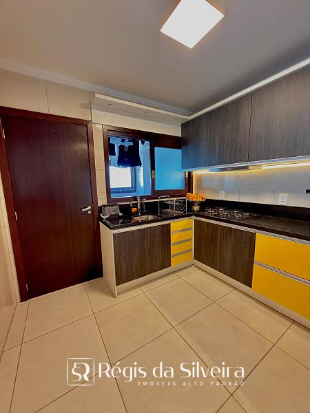 Apartamento de 3 dormit�rios com su�te, amplo e com excelente posi��o solar no Edif�cio Vienna 10