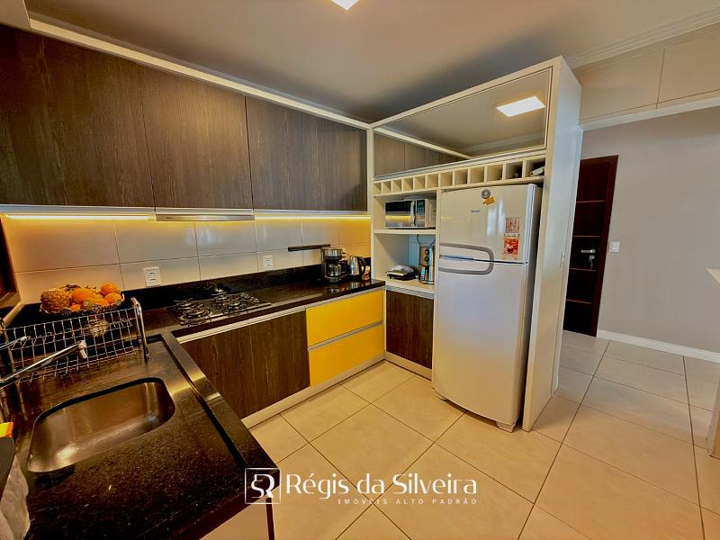 Apartamento de 3 dormit�rios com su�te, amplo e com excelente posi��o solar no Edif�cio Vienna 11