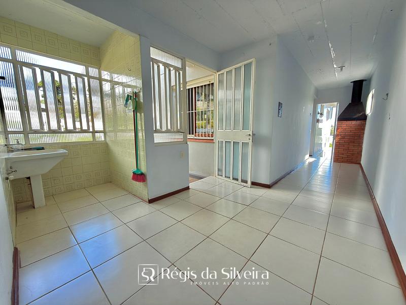 Casa de esquina com amplo terreno no Vila Nova � Novo Hamburgo 17
