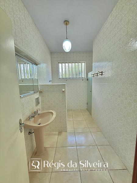Casa de esquina com amplo terreno no Vila Nova � Novo Hamburgo 25