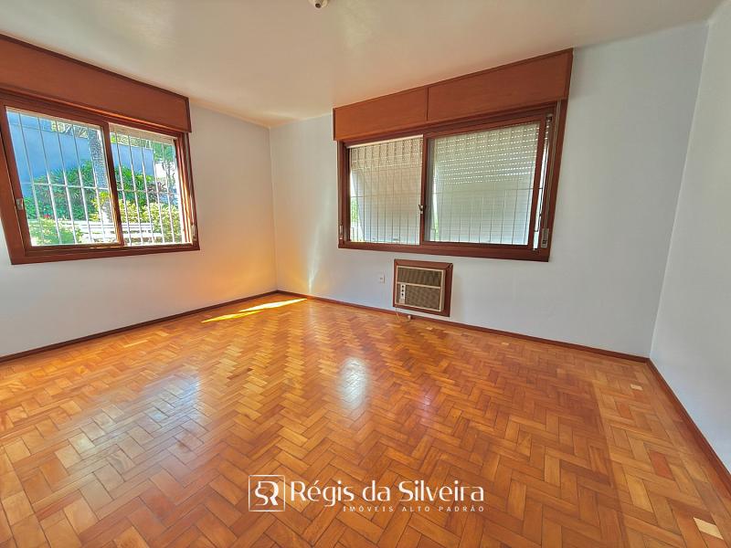 Casa de esquina com amplo terreno no Vila Nova � Novo Hamburgo 26