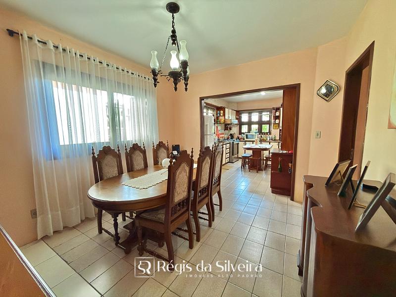 Casa t�rrea com excelente potencial no Jardim Mau� 8