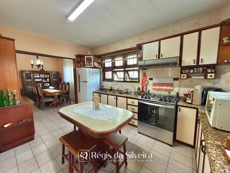 Casa t�rrea com excelente potencial no Jardim Mau� 6