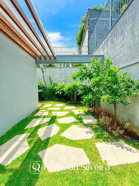 Casa T�rrea Nova de Alto Padr�o com Piscina no Metzler | Campo Bom 30