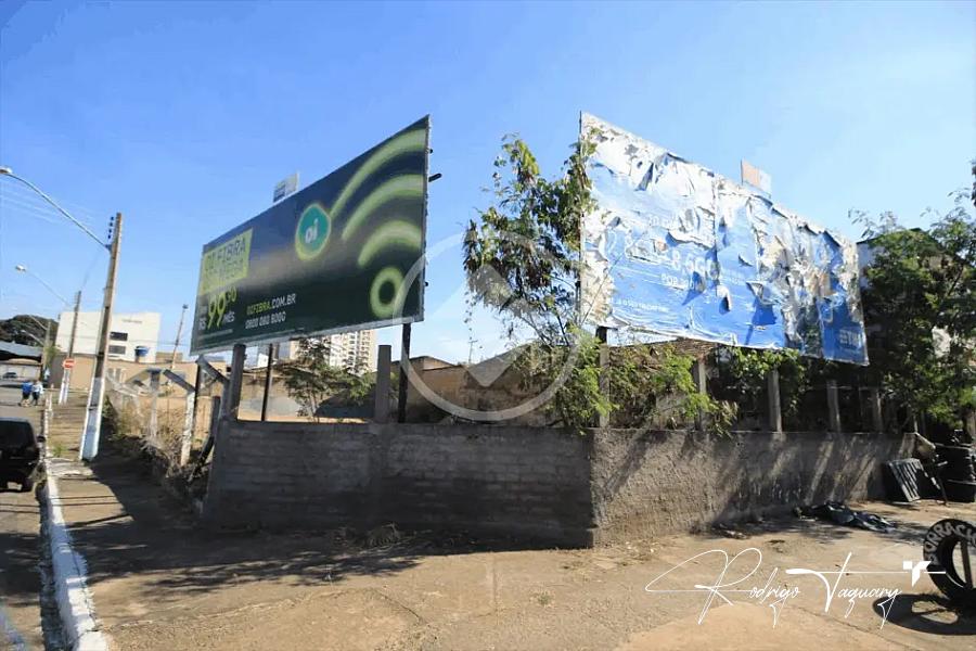 Lote de Esquina | Setor Campinas | 753 m� | Tr�s Frentes | Avenida Leste-Oeste 1