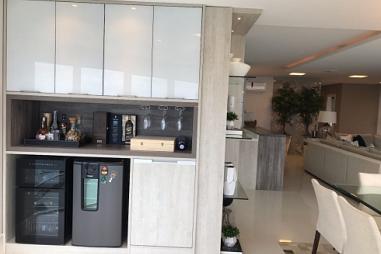 FRENTE AO MAR - 04 SUÍTES - MOBILIADO