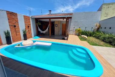 Casa com piscina quiosque e churrasqueira