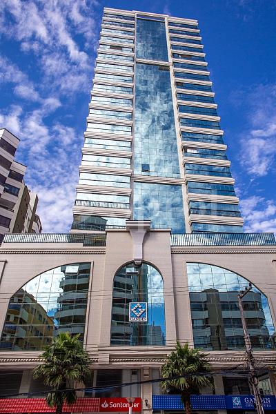 Alto Padrão! Pronto para morar - 04 Suítes sendo 01 Master — foto 37