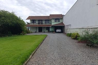 Sobrado Averbado no Bairro Floresta com 03 Quartos