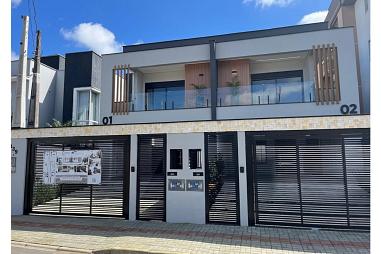 Sobrado com 3 quartos à venda, 171m², 4 banheiros, 2 garagens - Jardim Sofia - Joinville
