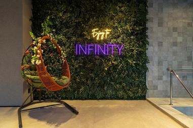 Flat em Meia Praia, Itapema - SC, 1 dormitório, 1 vaga, vista panorâmica, rooftop e lazer completo no Infinity Tower