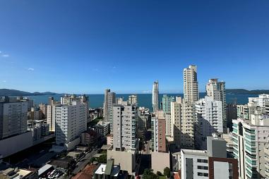 Cobertura duplex em Meia Praia - Itapema/SC, 4 suítes, 296m², frente avenida, 300 metros do mar no Azzure Residence