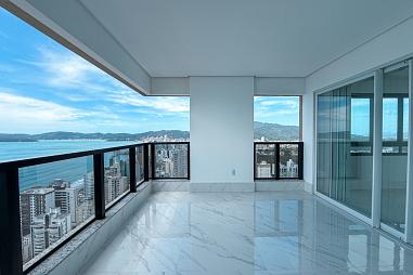 Penthouse com vista para o mar em Meia Praia, Itapema/SC, à venda com 4 suítes, 5 vagas de garagem, área de lazer completa, no Edifício Noah Dallo