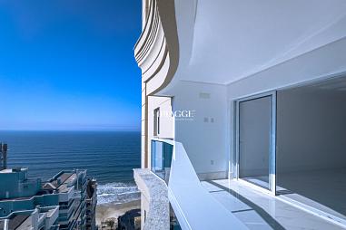 Apartamento quadra mar em Meia Praia, Itapema/SC, à venda com 4 suítes, 3 vagas de garagem, área de lazer completa, no Edifício Belíssimo Dallo