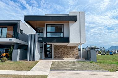 Casa com 3 quartos à venda, 280m², 4 banheiros, 2 garagens - Vivapark Porto Belo - Porto Belo