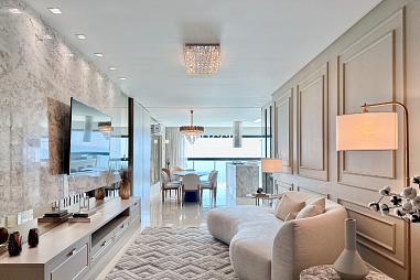 Apartamento frente mar em Meia Praia, Itapema - SC, com 4 suítes, 3 vagas, á venda, mobiliado e decorado, no edifício CNA CARTIER RESIDENCE