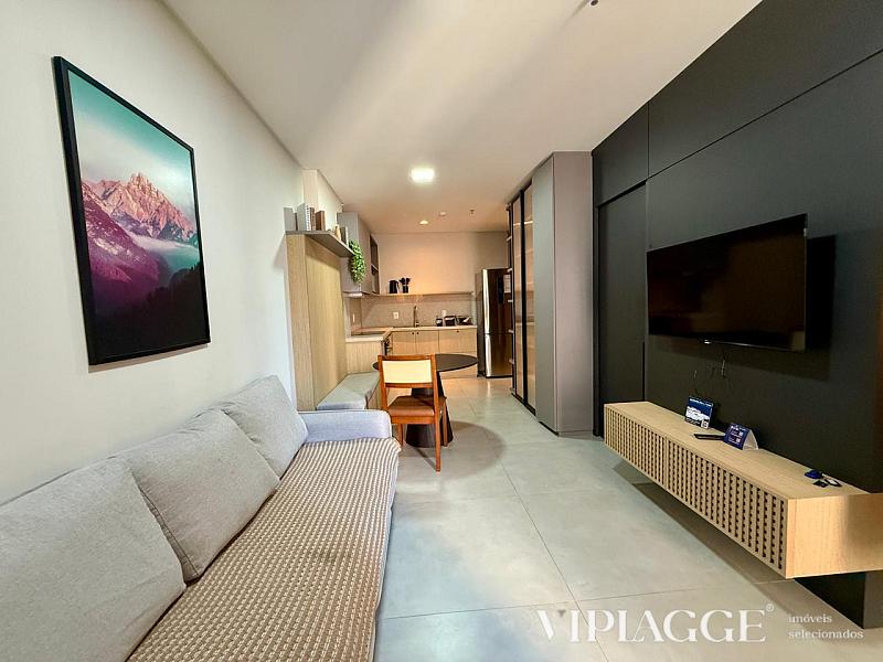 Flat mobiliado e equipado em Meia Praia pr�ximo ao P�er Tur�stico 1