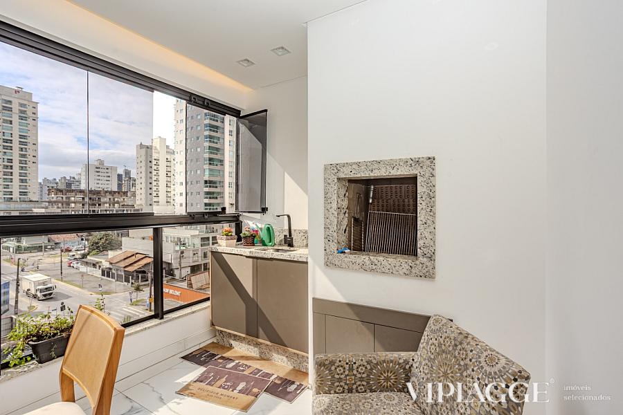 Apartamento em Meia Praia, Itapema/SC com 3 Quartos, 1 Su�te, 2 Vagas e Sacada com Fechamento em Reike 1