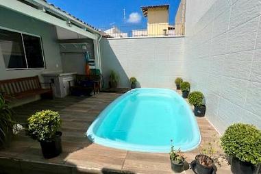 Sobrado com 3 quartos à venda, 170m², 2 banheiros, 2 garagens - Fazendinha - Itajaí