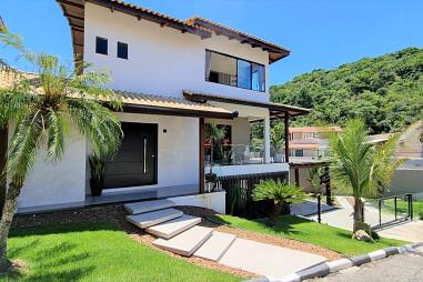 Casa em Condomínio com 3 quartos para alugar, 350m², 6 banheiros, 5 garagens - Ariribá - Balneário Camboriú