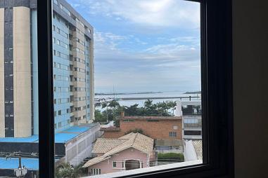 1 suíte com closet + 1 dormitório com vista para Beira Rio